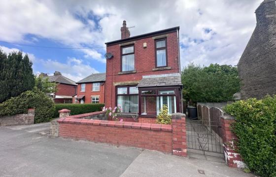Property for modernisation in Glossop photo