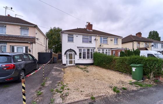Property in need of modernisation in Wolverhampton photo