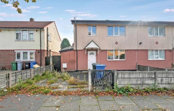 House requiring updating in MANCHESTER photo