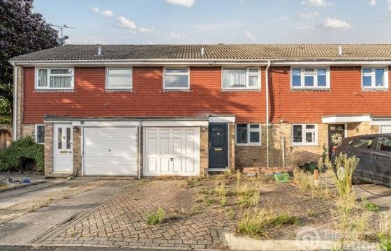 Property offers potential for refurbishment in Aldershot photo