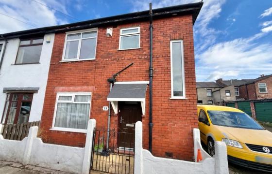 End-terraced property requiring modernisation in Denton photo