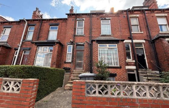 The property would benefit from refurbishment in Leeds photo