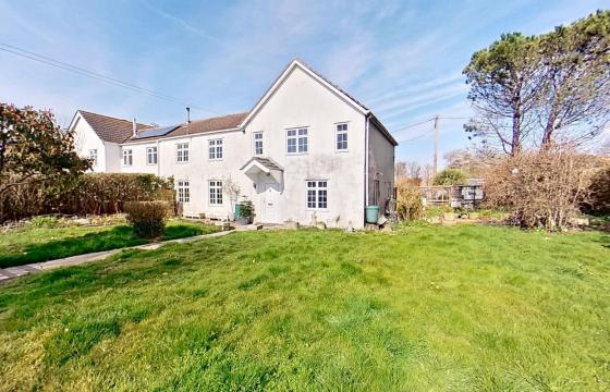 Cottage offering huge scope to improve in Newport photo