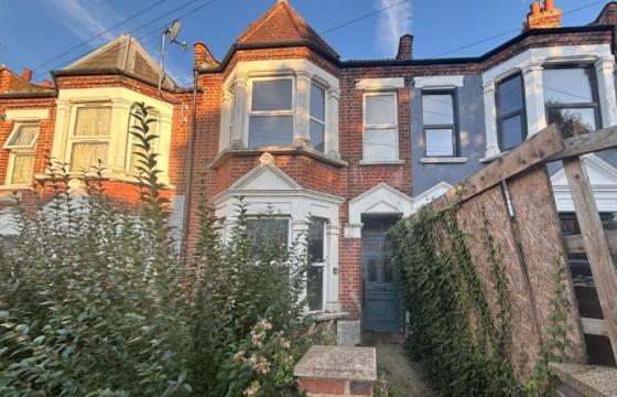Mid Terrace House requires a program of refurbishment in Greenwich photo