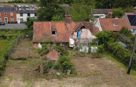 Cottage in need of renovation in Peasenhall photo
