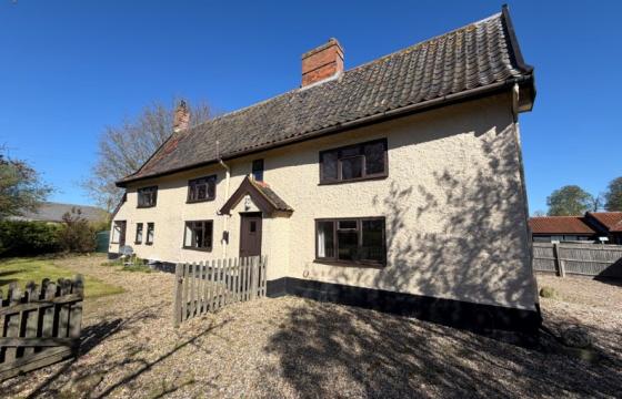 Detached home requiring modernisation in Eye photo