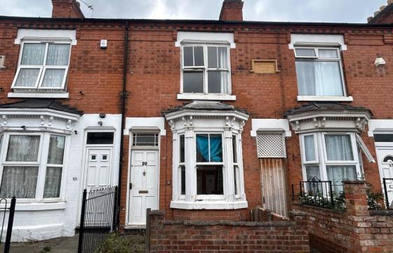 Two bedroom property requiring modernisation in Leicester photo