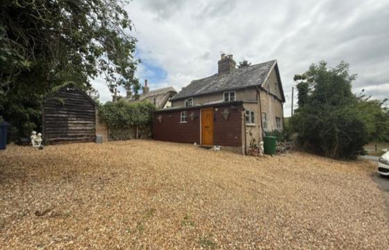 Wonderful opportunity to renovate in Caxton photo