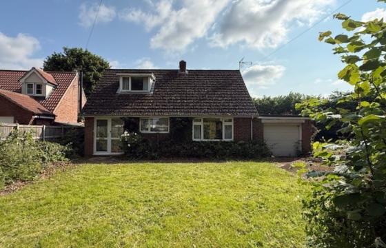 Chalet requiring modernisation in Norwich photo