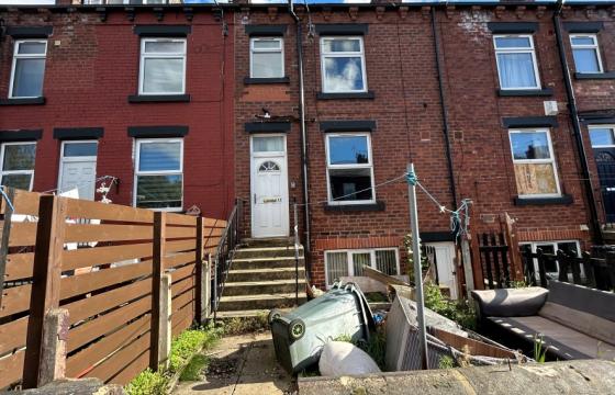 Terraced house does require a full refurbishment in Leeds photo