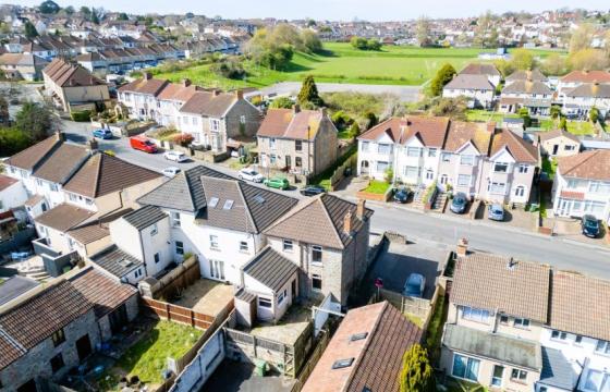 The property requires updating in Kingswood photo