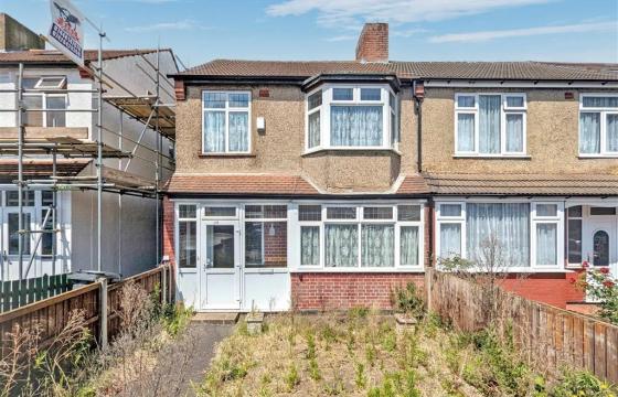 House requiring modernisation in CROYDON photo