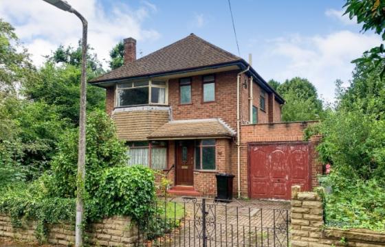 The property requires a program of refurbishment in Sale photo