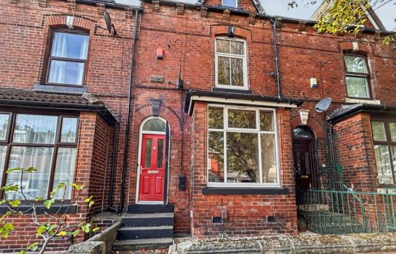 Terraced house does require refurbishment in Leeds photo