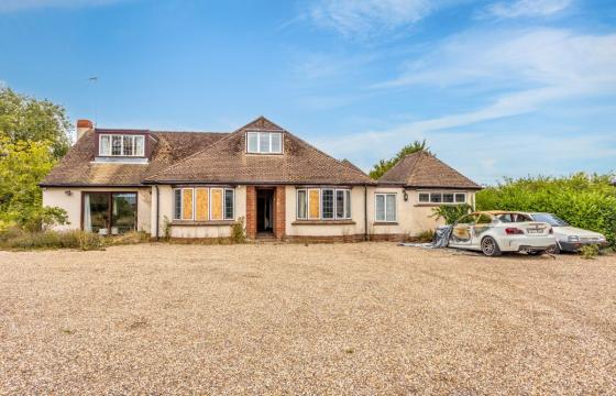 PROPERTY WHICH IS IN NEED OF REFURBISHMENT in Aylesbury photo