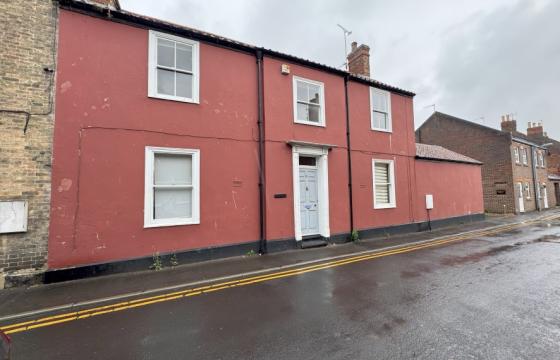 Semi detached house in need of renovation in Boston photo