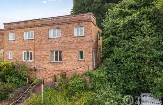 Refurbishment opportunity in Godalming photo