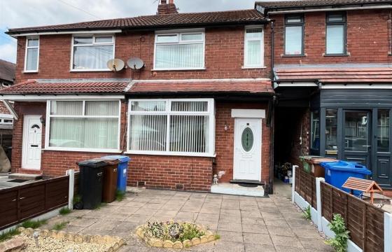 Freehold two floor terraced house requiring updating in STOCKPORT photo