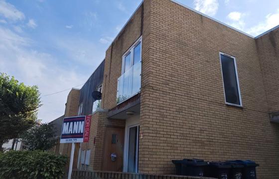 House would benefit from upgrading in Croydon photo