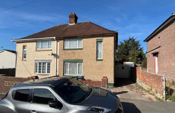 Semi Detached House requires a program of refurbishment in Portsmouth photo