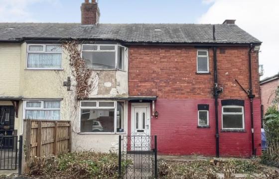 House requires a program of refurbishment in Leeds photo