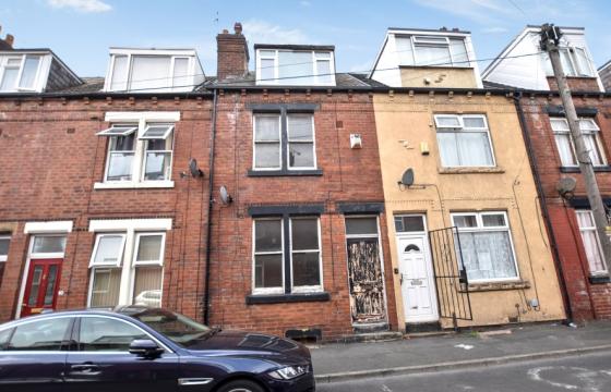 Property for renovation in Leeds photo