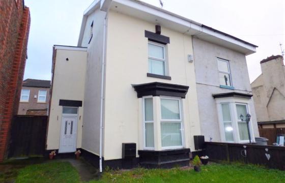Property for updating in Birkenhead photo