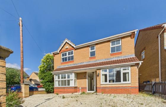 House is in need of cosmetic improvement in Hull photo