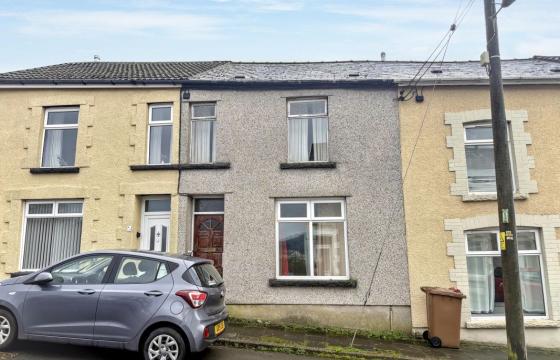 Property to renovate in Bargoed photo