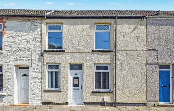 House requiring modernisation in PONTYPRIDD photo