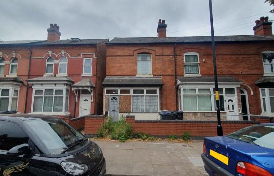 End terraced house requiring complete modernisation in Balsall Heath photo