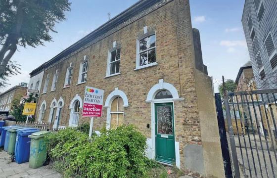 House requiring updating/refurbishment in London photo