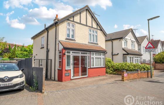 Character detached house for modernisation in Weybridge photo