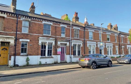 Property for modernisation in London photo