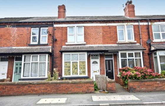 Terrace property does require renovation in Leeds photo