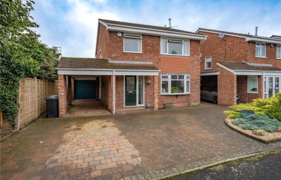Detached property for modernisation in Bromsgrove photo