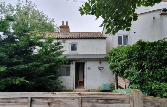 UNMODERNISED TWO BED SEMI DETACHED PROPERTY in Cambridge photo