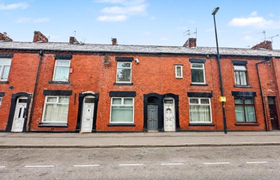 The property requires refurbishment in Oldham photo