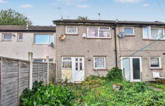 Terrace would benefit from internal renovation in Leeds photo