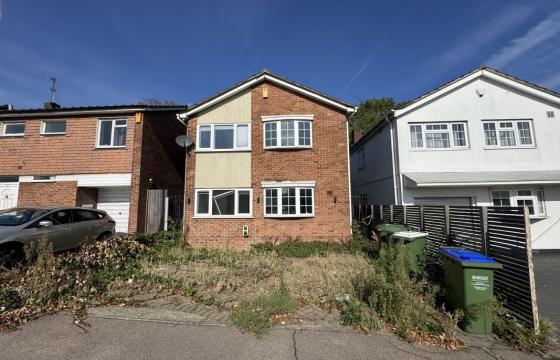 A four bedroom detached house for upgrading in Erith photo