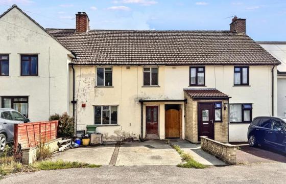 Terrace house requires modernisation in Wells photo