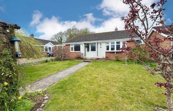 Detached bungalow in need of some modernisation in Great Yarmouth photo