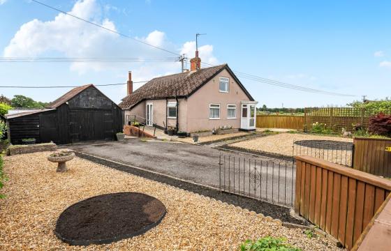 Bungalow for modernisation in Pewsey photo