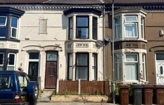 Middle terraced house for refurbishment in Bootle photo