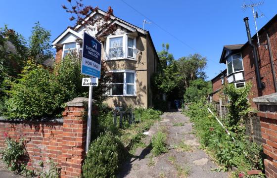 House in need of complete modernisation in High Wycombe photo