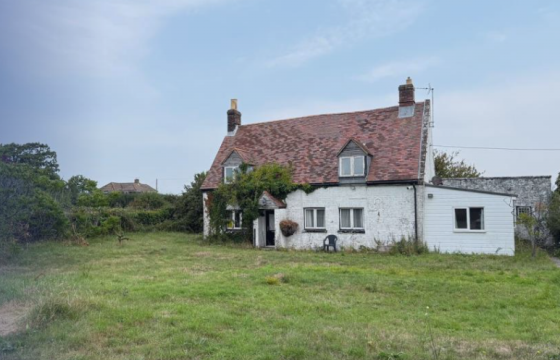 Traditional Farmhouse For Refurbishment in Ryde photo