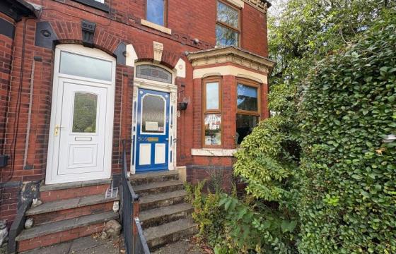 End-terrace ideal as a renovation project in Stockport photo