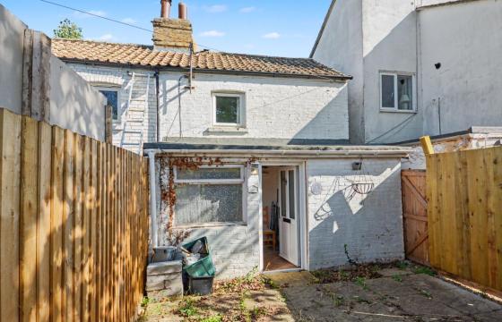 UNMODERNISED TWO BED SEMI DETACHED PROPERTY in Cambridge photo