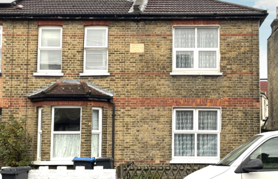 House requiring modernisation in Croydon photo