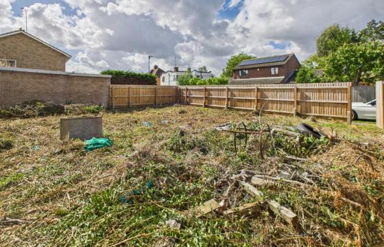 Individual single building plot in Cambridge photo